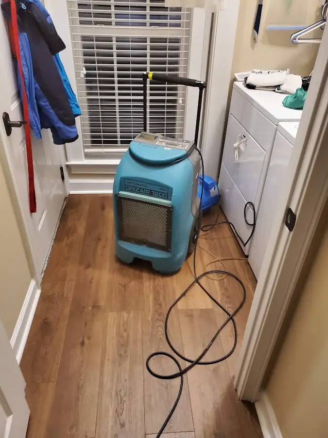 Commercial dehumidifier deployed for Crawl Space Restoration in Oak Harbor